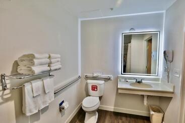 בית מלון כפרי Baymont By Wyndham Tucson Airport