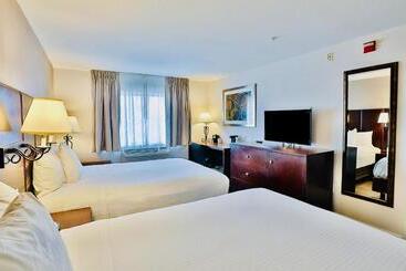 בית מלון כפרי Baymont By Wyndham Tucson Airport