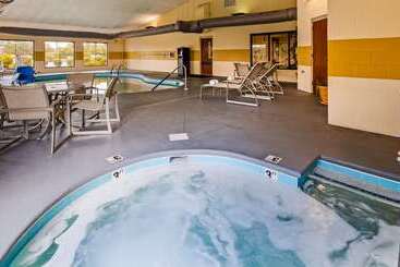 هتل Best Western Plus Strawberry Inn & Suites