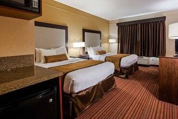 هتل Best Western Plus Strawberry Inn & Suites