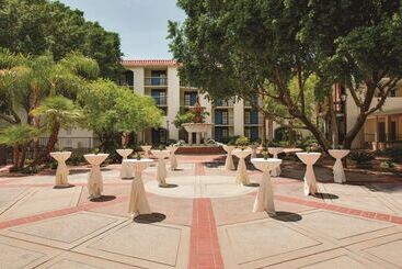 هتل Embassy Suites By Hilton Scottsdale Resort