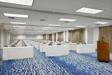 هتل Embassy Suites By Hilton Scottsdale Resort