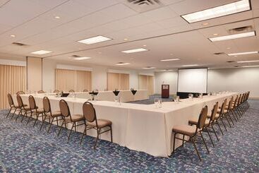 هتل Embassy Suites By Hilton Scottsdale Resort