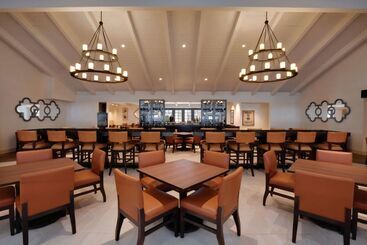 هتل Embassy Suites By Hilton Scottsdale Resort