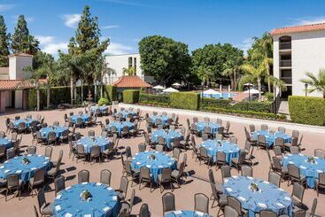 هتل Embassy Suites By Hilton Scottsdale Resort