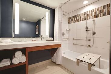 هتل Embassy Suites By Hilton Scottsdale Resort