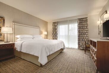 هتل Embassy Suites By Hilton Scottsdale Resort