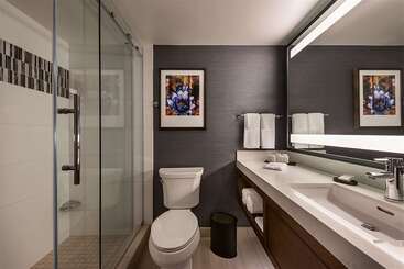 هتل Embassy Suites By Hilton Scottsdale Resort