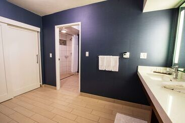 هتل Embassy Suites By Hilton Scottsdale Resort