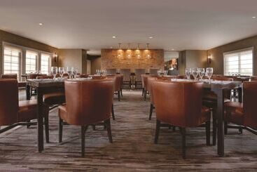 هتل Embassy Suites By Hilton Scottsdale Resort