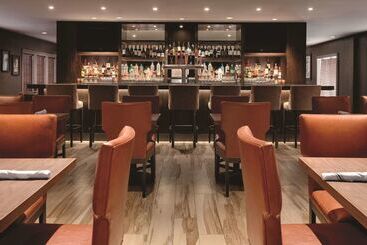 هتل Embassy Suites By Hilton Scottsdale Resort