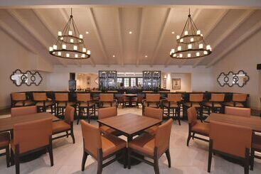 هتل Embassy Suites By Hilton Scottsdale Resort