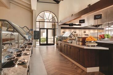 هتل Embassy Suites By Hilton Scottsdale Resort