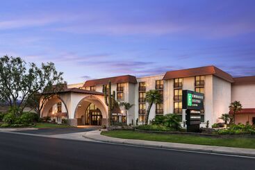 هتل Embassy Suites By Hilton Scottsdale Resort