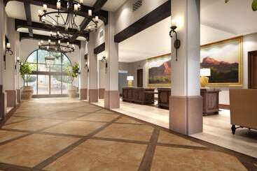 هتل Embassy Suites By Hilton Scottsdale Resort