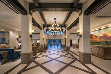 هتل Embassy Suites By Hilton Scottsdale Resort