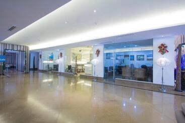 هتل Crown Regency Suites Mactan
