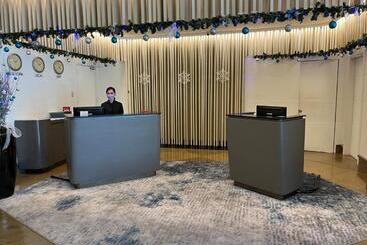 هتل Crown Regency Suites Mactan