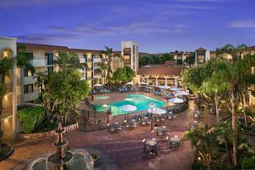 هتل Embassy Suites By Hilton Scottsdale Resort