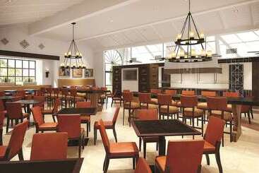 هتل Embassy Suites By Hilton Scottsdale Resort