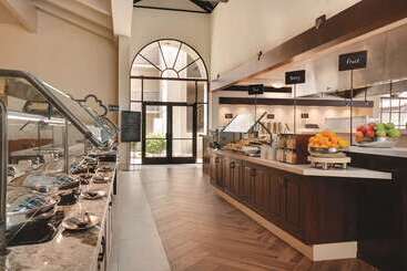 هتل Embassy Suites By Hilton Scottsdale Resort