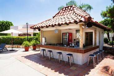 هتل Embassy Suites By Hilton Scottsdale Resort
