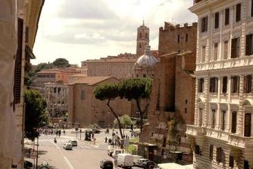 هتل Foro Romano Imperatori