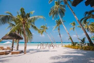 هتل Fridays Boracay Resort