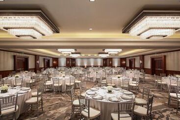 هتل The Highland Dallas, Curio Collection By Hilton