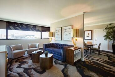 هتل The Highland Dallas, Curio Collection By Hilton