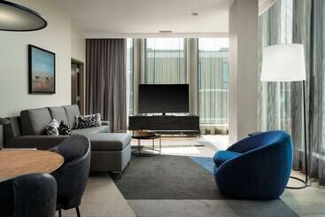 هتل The Highland Dallas, Curio Collection By Hilton