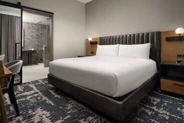 هتل The Highland Dallas, Curio Collection By Hilton