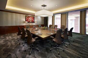 هتل The Highland Dallas, Curio Collection By Hilton
