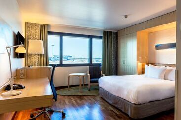 هتل Hilton Helsinki Airport