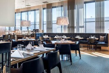 هتل Hilton Helsinki Airport