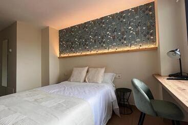 Hostal La Poetisa   Auto Check In - Culleredo