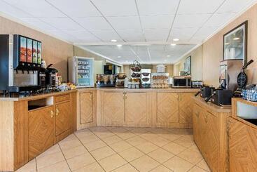 هتل La Quinta By Wyndham Tampa Brandon West