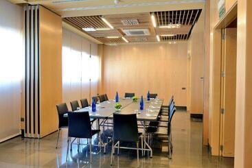 هتل NH Madrid Las Tablas