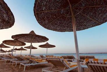 هتل Pyramisa Beach Resort Sahl Hasheesh