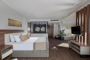 هتل Pyramisa Beach Resort Sahl Hasheesh