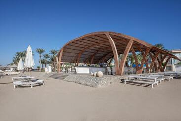 هتل Pyramisa Beach Resort Sahl Hasheesh