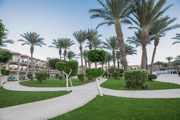 هتل Pyramisa Beach Resort Sahl Hasheesh