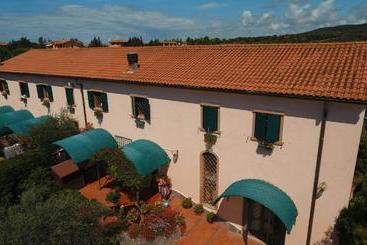 هتل Residenza Solferino Castiglioncello