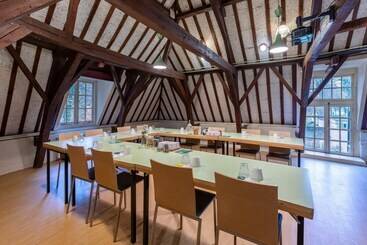 هتل Stayokay Hostel Utrecht   Bunnik