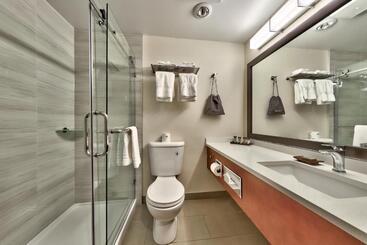 هتل Sun Peaks Lodge
