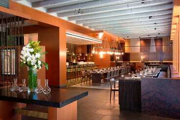 هتل The Highland Dallas, Curio Collection By Hilton