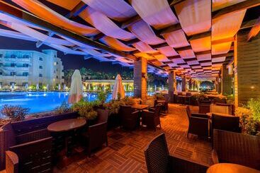 Vuni Palace Hotel & Casino & Spa