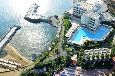 Vuni Palace Hotel & Casino & Spa