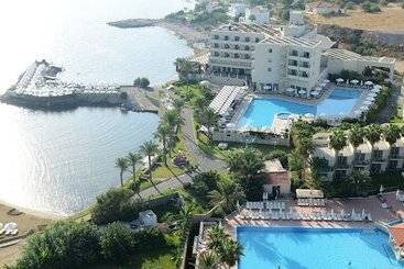 Vuni Palace Hotel & Casino & Spa