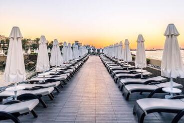 Vuni Palace Hotel & Casino & Spa